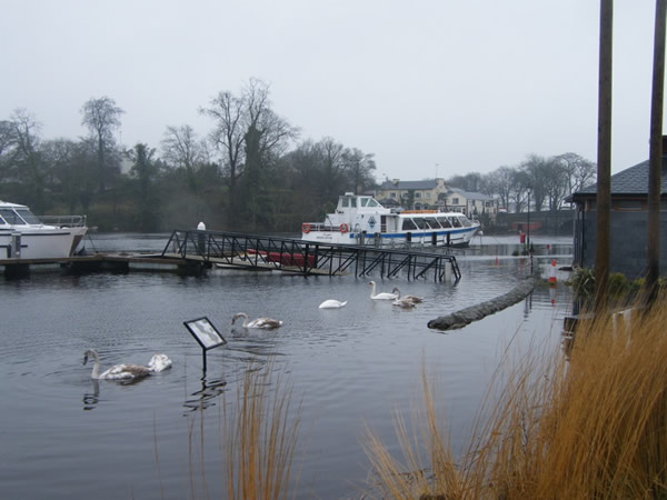 COS 4. Dezember ©Ralf Carrick on Shannon Anleger Ausflugsboot today