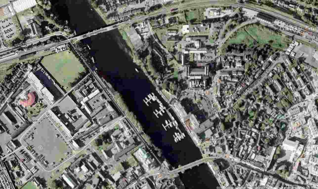 Athlone Lock Townbridge; © esri; click picture to esri maps "Athlone"