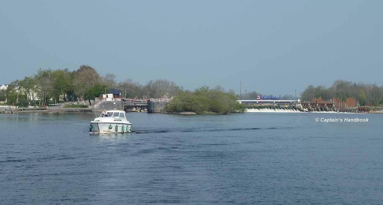 Tarmonbarry Weir and Lock