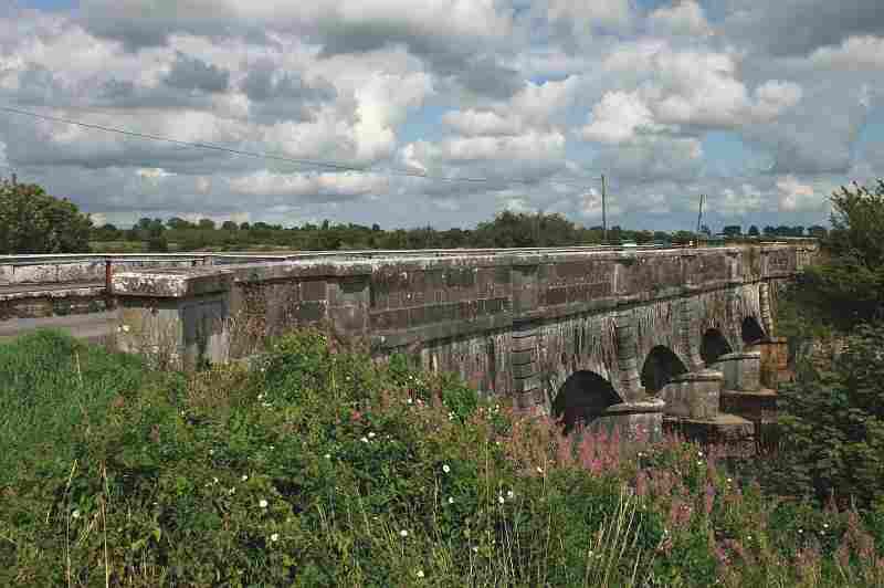 Whitworth Aqueduct, east of Abbeyshrule Royal Canal ; © Alan Grant; click to "Alan Grant Gallerie"© Alan Grant