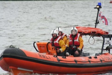 Toshiba Wave Warrior; © RNLI Lough Derg; click to "enlarge"