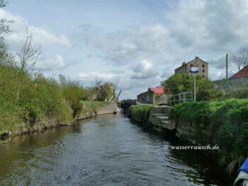 Leaving Bagenalstown Lock