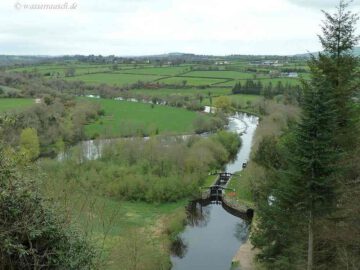 Clasganna Lock and the landscape in the background