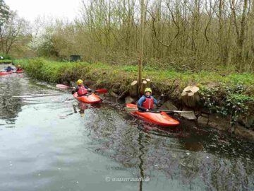 In the Cut, meeting again with the kayakers