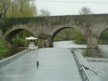 !! Drive through the left arch at Gore's bridge !!