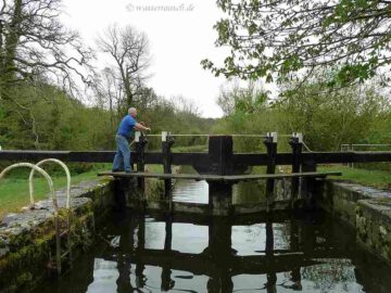 Lockkeeper busy at Borris Lock
