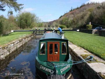 Lockkeeper closes the Carriglead Lock Gate