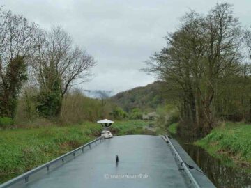 Barrow below Lower Tinnahinch Lock