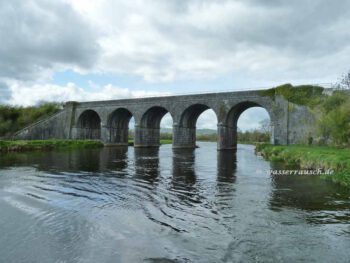 Use right arch upstream of the Railway Bridge