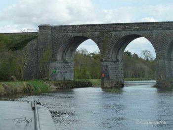Royal Oak Railway Bridge use left Arch downstream