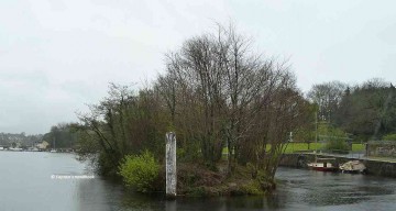 Killaloe Canal North entrance; click picture to "enlarge"