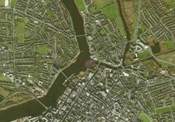 Sarsfield's Lock and Arthur's Quay; © esri; click to" esri-map Limerick-Town and Arthur's Quay"