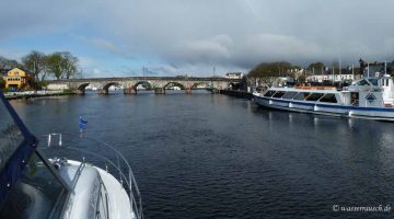Carrick on Shannon; © Captain’s Handbook; click picture to "enlarge"