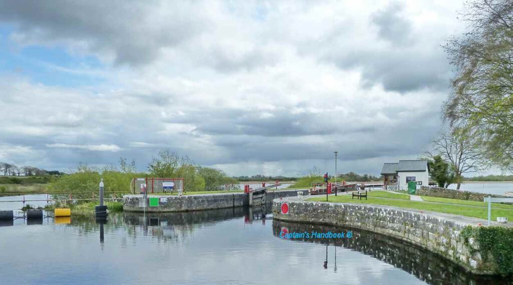 Tarmonbarry Lock  Shannon