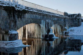  Ice at aqueduct in monasterevin 2010; © Michael Carroll 